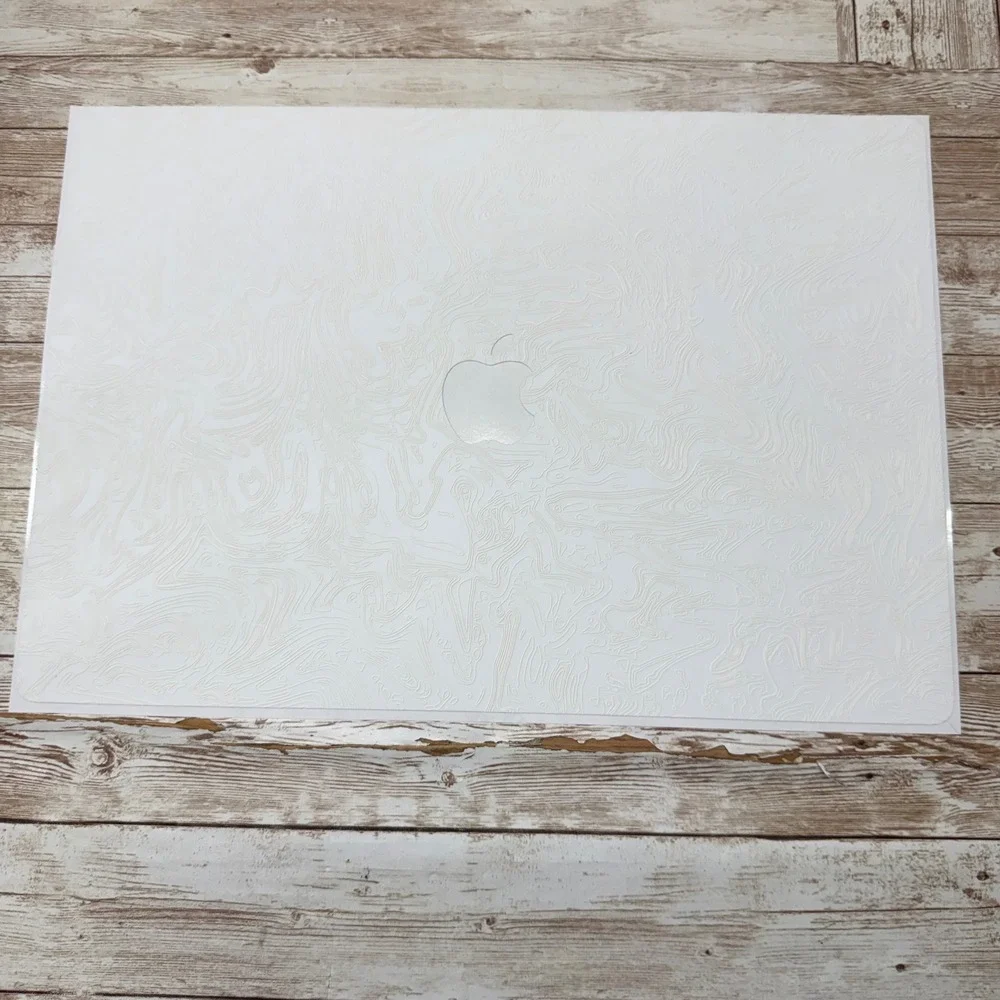 Dbrand Apple 16